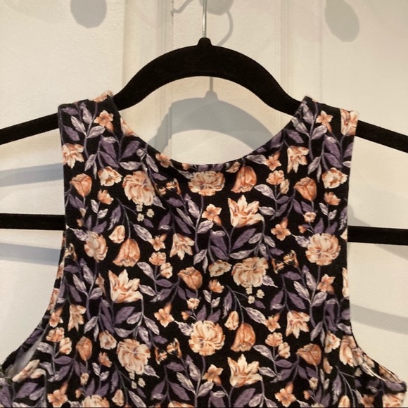 Floral Crop Top - Picture 5 of 6